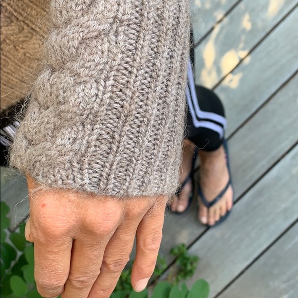 Cozy sweater. - Picture 6 of 6